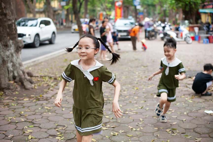 social activity exploration online